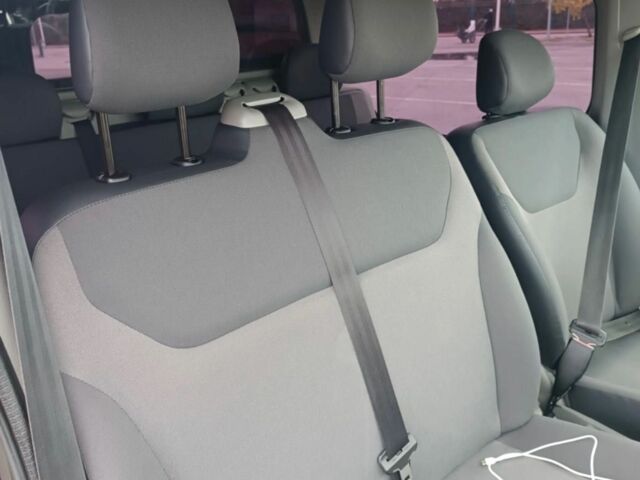 Чорний Рено Трафік, об'ємом двигуна 2.5 л та пробігом 300 тис. км за 13500 $, фото 10 на Automoto.ua