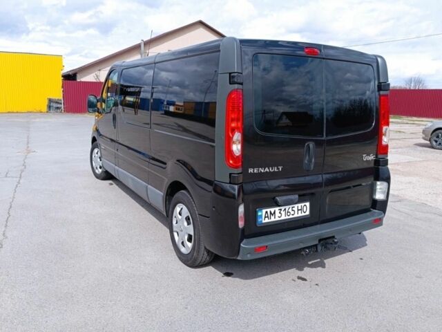 Черный Рено Трафик, объемом двигателя 2.5 л и пробегом 300 тыс. км за 13500 $, фото 2 на Automoto.ua