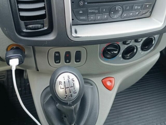 Чорний Рено Трафік, об'ємом двигуна 2.5 л та пробігом 300 тис. км за 13500 $, фото 20 на Automoto.ua