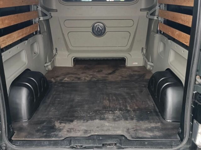 Чорний Рено Трафік, об'ємом двигуна 2.5 л та пробігом 300 тис. км за 13500 $, фото 18 на Automoto.ua