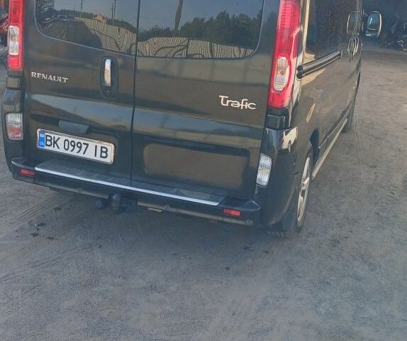 Черный Рено Трафик, объемом двигателя 2 л и пробегом 330 тыс. км за 13700 $, фото 1 на Automoto.ua