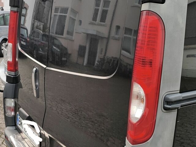 Чорний Рено Трафік, об'ємом двигуна 2 л та пробігом 370 тис. км за 10445 $, фото 4 на Automoto.ua