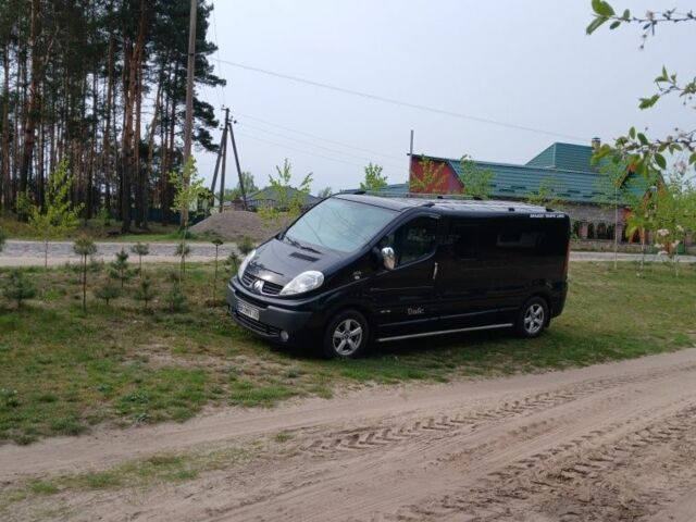 Черный Рено Трафик, объемом двигателя 2 л и пробегом 330 тыс. км за 13700 $, фото 2 на Automoto.ua