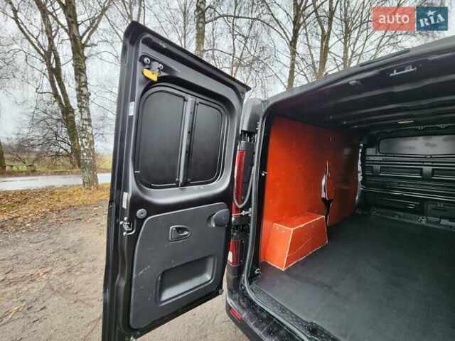 Черный Рено Трафик, объемом двигателя 2 л и пробегом 97 тыс. км за 19800 $, фото 16 на Automoto.ua