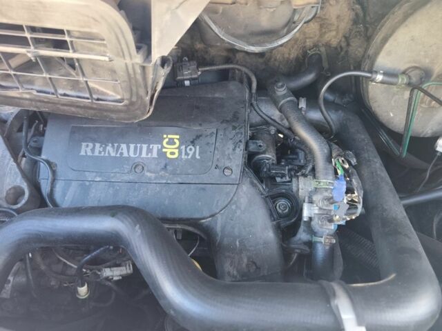 Черный Рено Трафик, объемом двигателя 1.9 л и пробегом 170 тыс. км за 4800 $, фото 3 на Automoto.ua