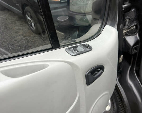 Чорний Рено Трафік, об'ємом двигуна 1.87 л та пробігом 280 тис. км за 6300 $, фото 7 на Automoto.ua