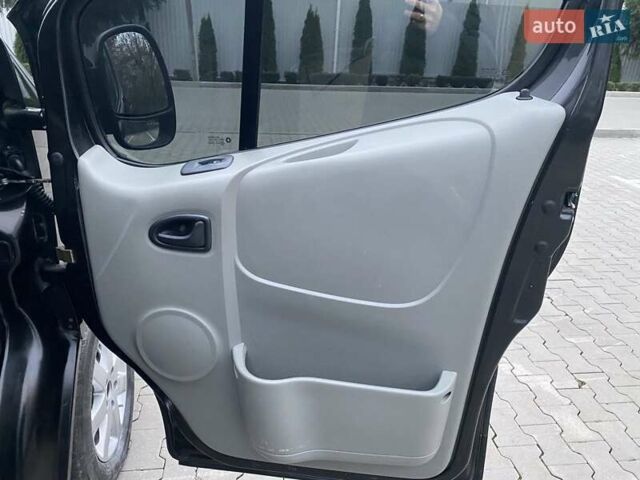 Черный Рено Трафик, объемом двигателя 1.9 л и пробегом 286 тыс. км за 7250 $, фото 61 на Automoto.ua