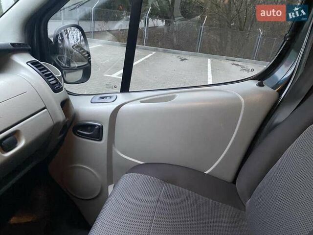 Черный Рено Трафик, объемом двигателя 1.9 л и пробегом 286 тыс. км за 7250 $, фото 57 на Automoto.ua