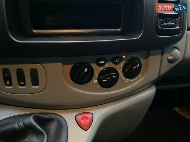 Черный Рено Трафик, объемом двигателя 1.9 л и пробегом 286 тыс. км за 7250 $, фото 54 на Automoto.ua