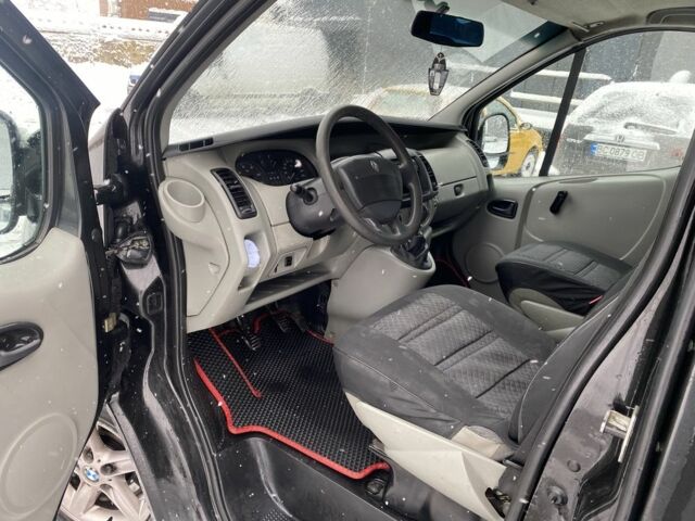 Черный Рено Трафик, объемом двигателя 1.9 л и пробегом 500 тыс. км за 5700 $, фото 12 на Automoto.ua