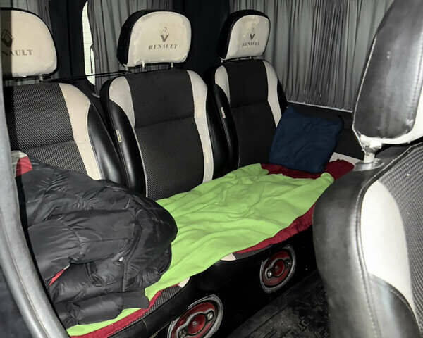 Чорний Рено Трафік, об'ємом двигуна 2.46 л та пробігом 333 тис. км за 8600 $, фото 13 на Automoto.ua