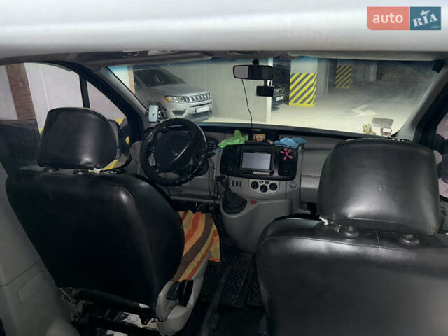 Чорний Рено Трафік, об'ємом двигуна 2.46 л та пробігом 333 тис. км за 8600 $, фото 16 на Automoto.ua