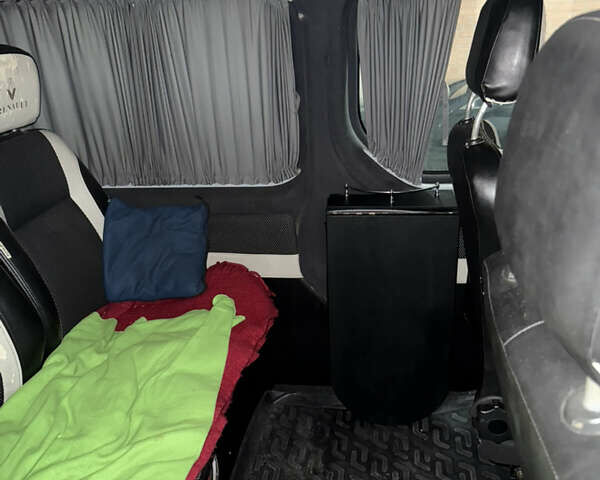 Чорний Рено Трафік, об'ємом двигуна 2.46 л та пробігом 333 тис. км за 8600 $, фото 15 на Automoto.ua