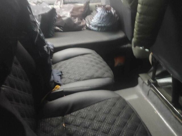 Черный Рено Трафик, объемом двигателя 1.9 л и пробегом 386 тыс. км за 6900 $, фото 4 на Automoto.ua