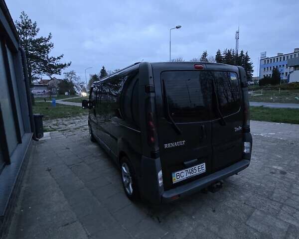Черный Рено Трафик, объемом двигателя 2.46 л и пробегом 336 тыс. км за 7700 $, фото 2 на Automoto.ua