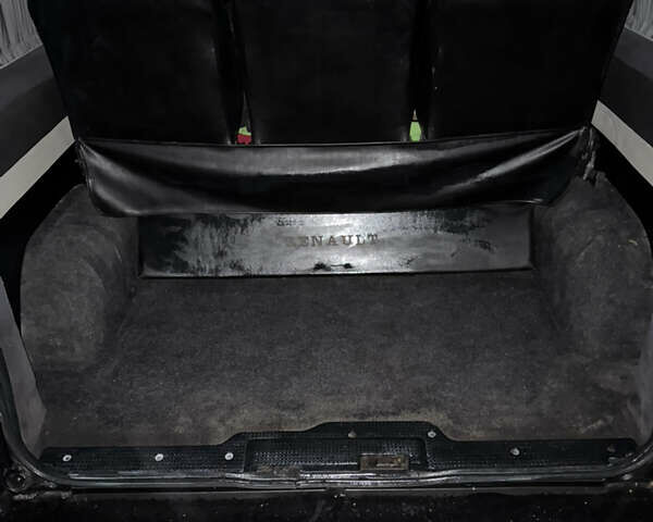 Чорний Рено Трафік, об'ємом двигуна 2.46 л та пробігом 333 тис. км за 8600 $, фото 11 на Automoto.ua