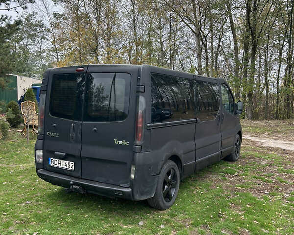 Черный Рено Трафик, объемом двигателя 2.5 л и пробегом 296 тыс. км за 2999 $, фото 3 на Automoto.ua