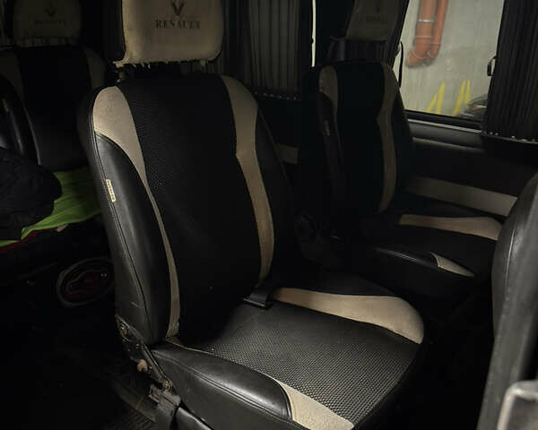 Чорний Рено Трафік, об'ємом двигуна 2.46 л та пробігом 333 тис. км за 8600 $, фото 12 на Automoto.ua