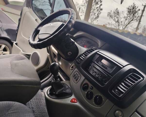 Черный Рено Трафик, объемом двигателя 2.46 л и пробегом 275 тыс. км за 7900 $, фото 4 на Automoto.ua