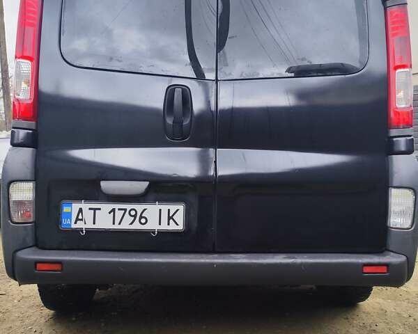 Черный Рено Трафик, объемом двигателя 2.46 л и пробегом 275 тыс. км за 7900 $, фото 1 на Automoto.ua