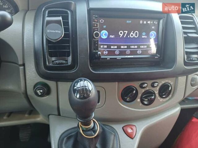 Черный Рено Трафик, объемом двигателя 2.5 л и пробегом 306 тыс. км за 7600 $, фото 7 на Automoto.ua