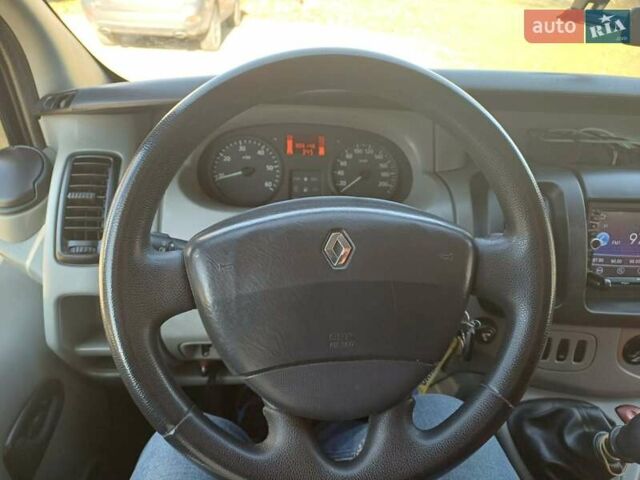 Черный Рено Трафик, объемом двигателя 2.5 л и пробегом 306 тыс. км за 7600 $, фото 3 на Automoto.ua