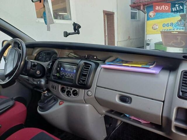 Черный Рено Трафик, объемом двигателя 2.5 л и пробегом 306 тыс. км за 7600 $, фото 12 на Automoto.ua