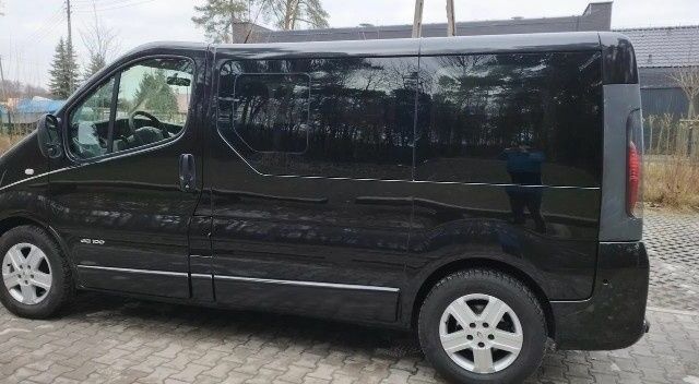 Черный Рено Трафик, объемом двигателя 1.9 л и пробегом 190 тыс. км за 6800 $, фото 2 на Automoto.ua