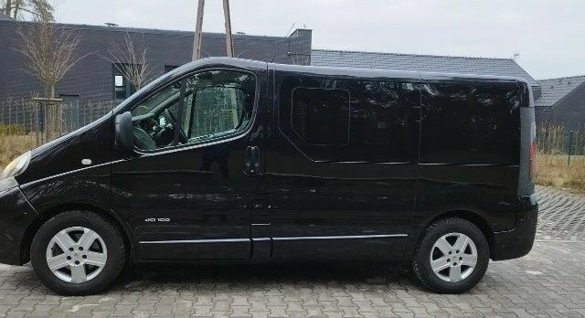 Черный Рено Трафик, объемом двигателя 1.9 л и пробегом 190 тыс. км за 6800 $, фото 4 на Automoto.ua