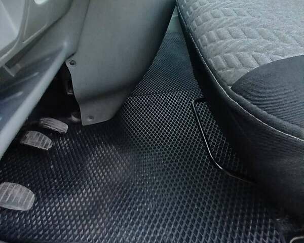 Черный Рено Трафик, объемом двигателя 1.9 л и пробегом 348 тыс. км за 7800 $, фото 6 на Automoto.ua