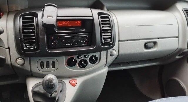 Черный Рено Трафик, объемом двигателя 1.9 л и пробегом 190 тыс. км за 6800 $, фото 13 на Automoto.ua