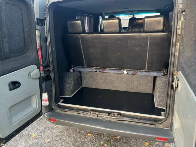 Черный Рено Трафик, объемом двигателя 1.9 л и пробегом 280 тыс. км за 7600 $, фото 5 на Automoto.ua