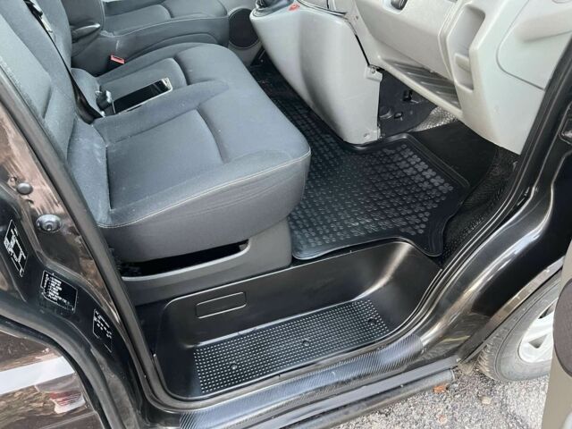 Черный Рено Трафик, объемом двигателя 1.9 л и пробегом 280 тыс. км за 7600 $, фото 12 на Automoto.ua