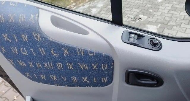 Черный Рено Трафик, объемом двигателя 1.9 л и пробегом 190 тыс. км за 6800 $, фото 12 на Automoto.ua