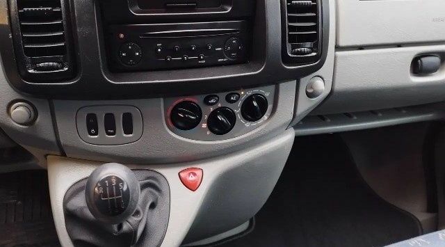 Черный Рено Трафик, объемом двигателя 1.9 л и пробегом 190 тыс. км за 6800 $, фото 16 на Automoto.ua