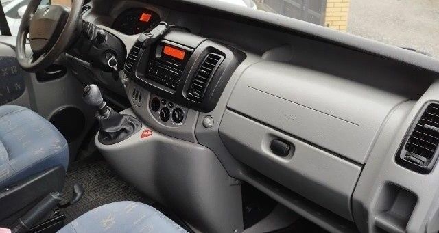 Черный Рено Трафик, объемом двигателя 1.9 л и пробегом 190 тыс. км за 6800 $, фото 19 на Automoto.ua