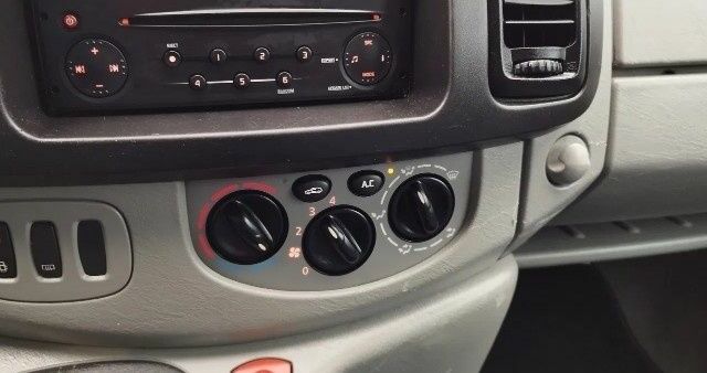 Черный Рено Трафик, объемом двигателя 1.9 л и пробегом 190 тыс. км за 6800 $, фото 14 на Automoto.ua