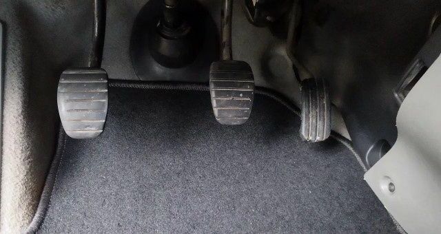 Черный Рено Трафик, объемом двигателя 1.9 л и пробегом 190 тыс. км за 6800 $, фото 20 на Automoto.ua