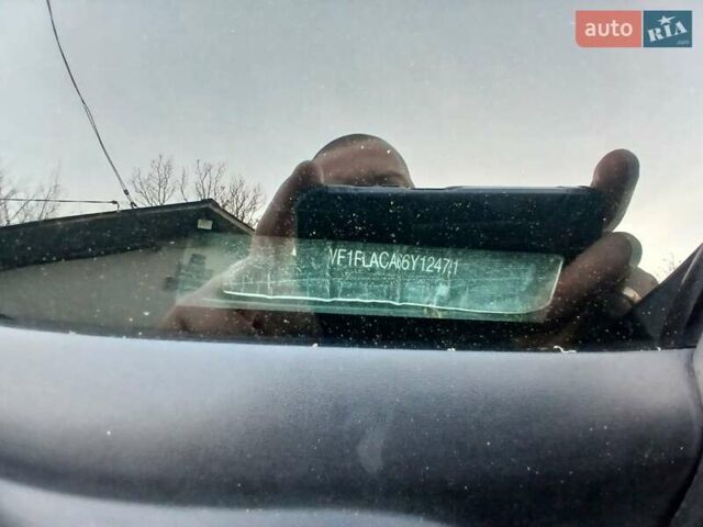 Черный Рено Трафик, объемом двигателя 1.9 л и пробегом 348 тыс. км за 7800 $, фото 16 на Automoto.ua