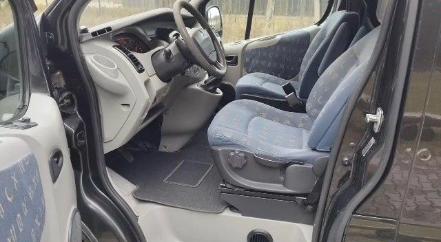 Черный Рено Трафик, объемом двигателя 1.9 л и пробегом 190 тыс. км за 6800 $, фото 11 на Automoto.ua