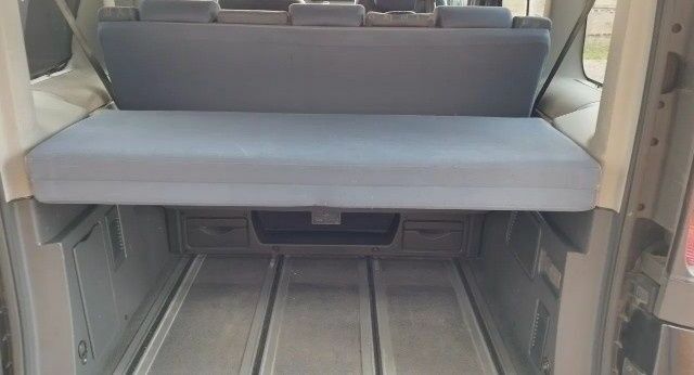 Черный Рено Трафик, объемом двигателя 1.9 л и пробегом 190 тыс. км за 6800 $, фото 21 на Automoto.ua