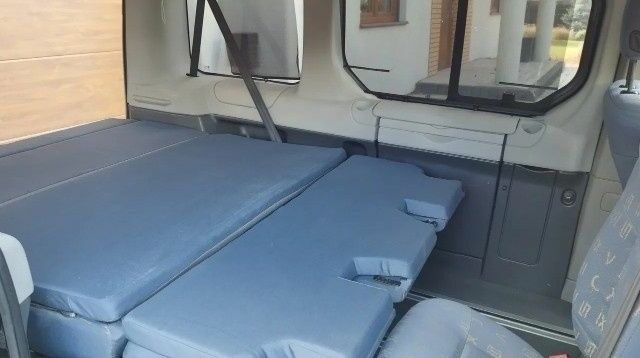 Черный Рено Трафик, объемом двигателя 1.9 л и пробегом 190 тыс. км за 6800 $, фото 22 на Automoto.ua