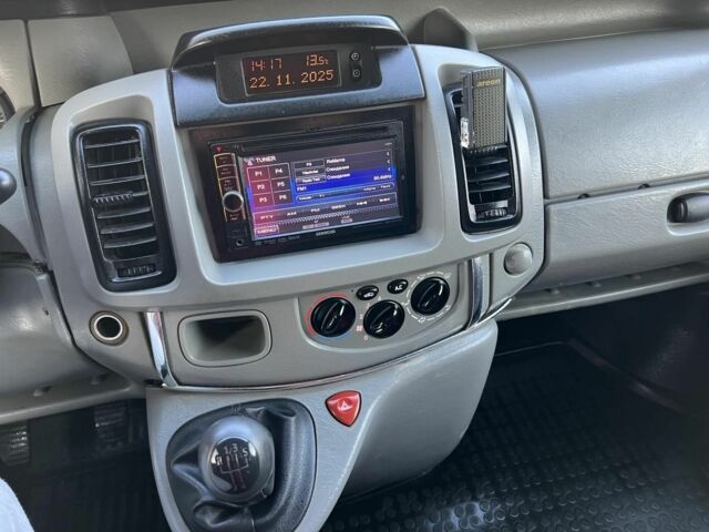 Черный Рено Трафик, объемом двигателя 1.9 л и пробегом 280 тыс. км за 7600 $, фото 11 на Automoto.ua