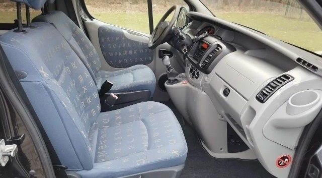 Черный Рено Трафик, объемом двигателя 1.9 л и пробегом 190 тыс. км за 6800 $, фото 23 на Automoto.ua