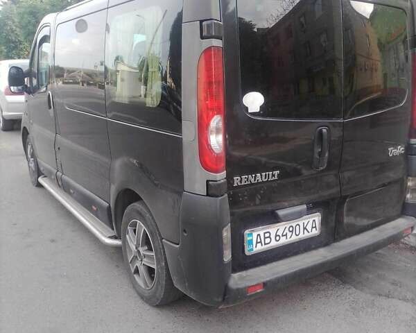 Черный Рено Трафик, объемом двигателя 2 л и пробегом 350 тыс. км за 8000 $, фото 2 на Automoto.ua