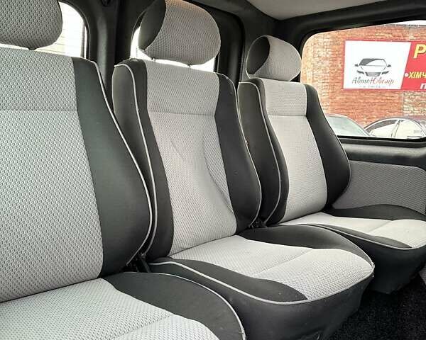 Черный Рено Трафик, объемом двигателя 2 л и пробегом 228 тыс. км за 10500 $, фото 13 на Automoto.ua