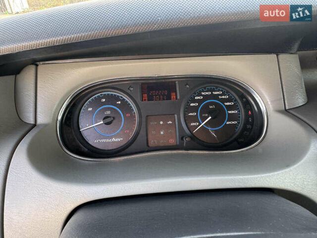 Чорний Рено Трафік, об'ємом двигуна 2 л та пробігом 203 тис. км за 12800 $, фото 9 на Automoto.ua