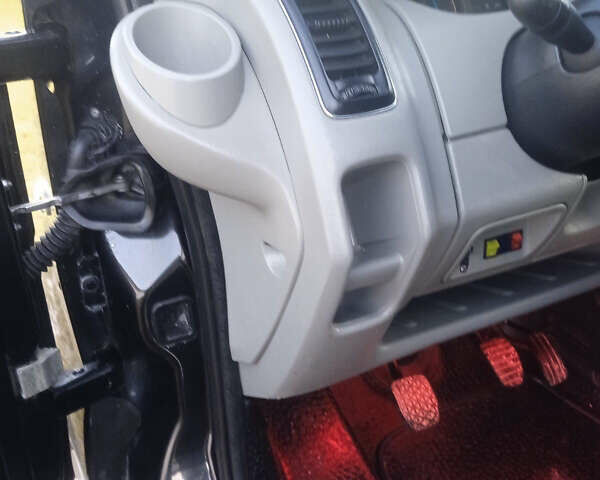 Чорний Рено Трафік, об'ємом двигуна 2 л та пробігом 206 тис. км за 11800 $, фото 7 на Automoto.ua