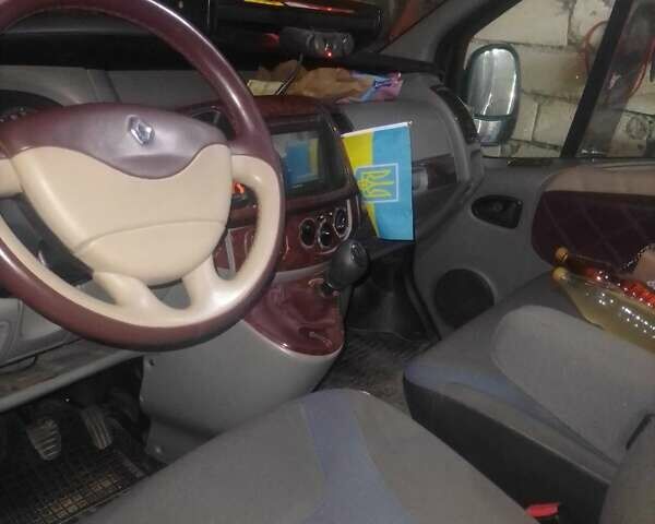 Черный Рено Трафик, объемом двигателя 2 л и пробегом 350 тыс. км за 8000 $, фото 3 на Automoto.ua