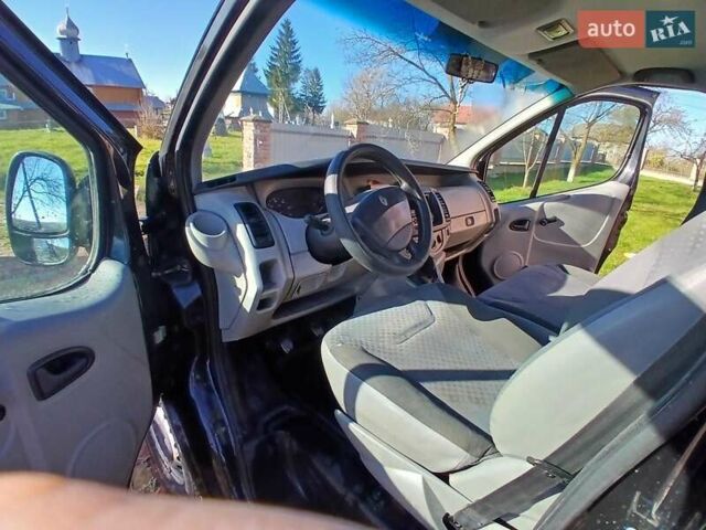 Черный Рено Трафик, объемом двигателя 2 л и пробегом 254 тыс. км за 7600 $, фото 3 на Automoto.ua